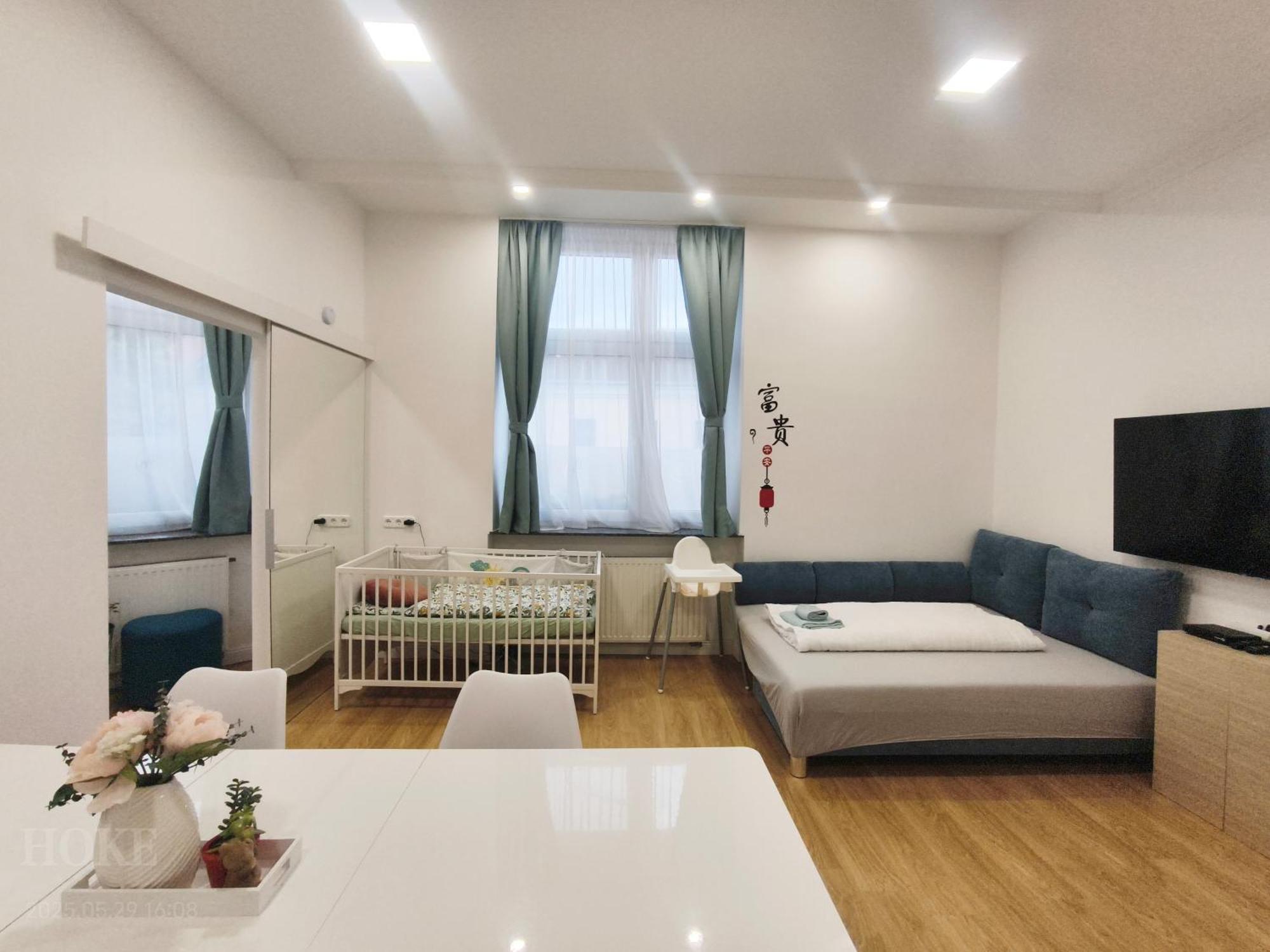 Ruyi Holiday Шопрон Екстер'єр фото
